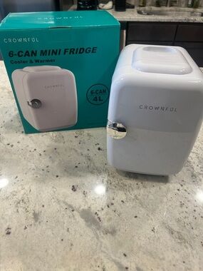 Crownful 6-Can Mini Fridge in White Never used, drink or makeup fridge